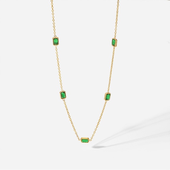 NEW💎18K Gold Plated Green Emerald Necklace*Dainty Necklace*Baguette Necklace - Picture 2 of 6